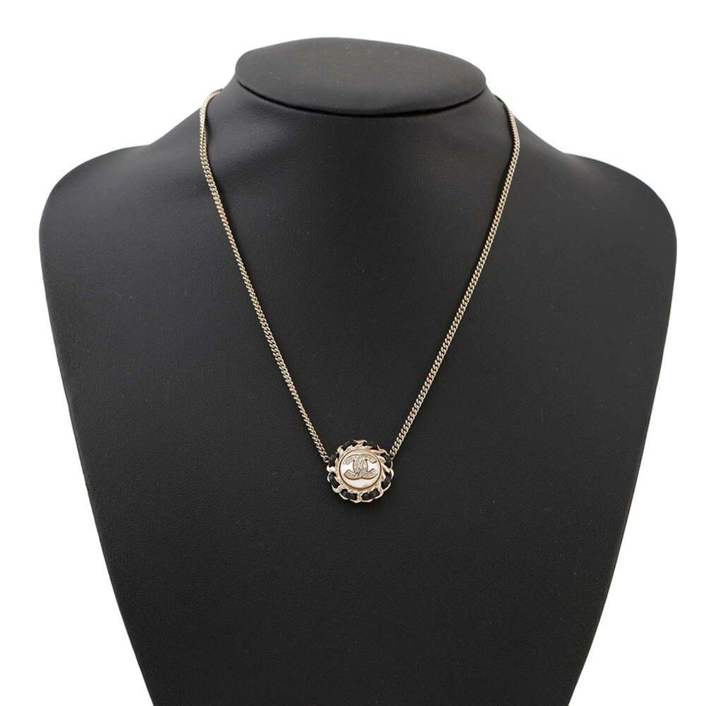 CHANEL Pearl Logo Necklace - Picture 4 of 9